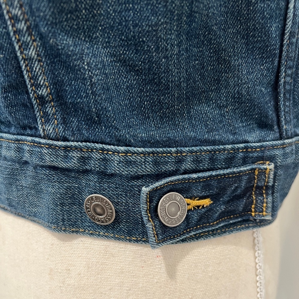 Levi’s Cropped Jean Denim Vest - Picture 7 of 9